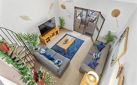 13 Cottesloe - Steps From Beach - Sleeps 3